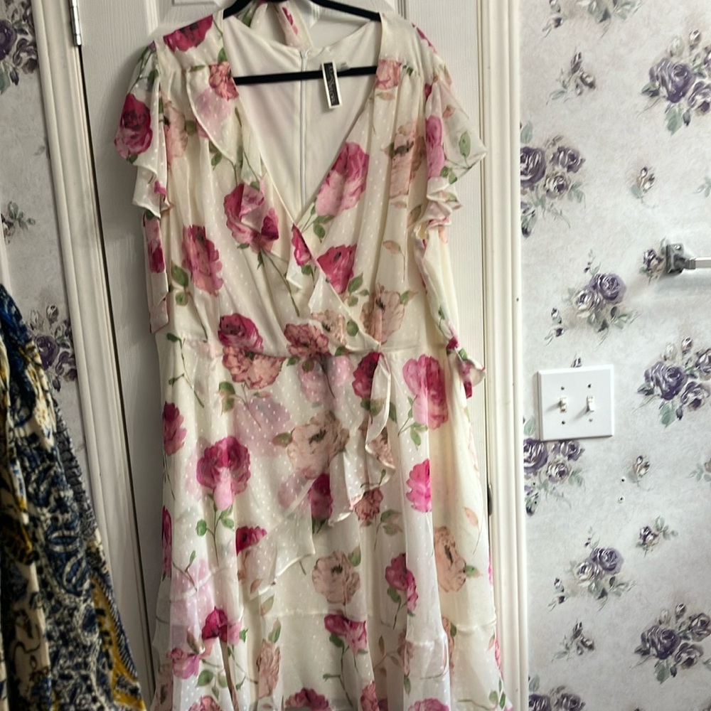 Beautiful cream color floral with pink flowers has a tie belt knee length dress